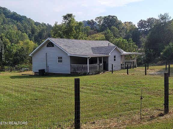 2nd image of 1489 Reagan Valley Rd