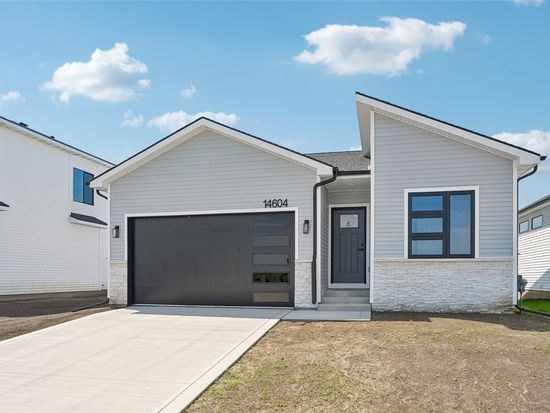 14604 Northpark Dr, Urbandale, IA 50323