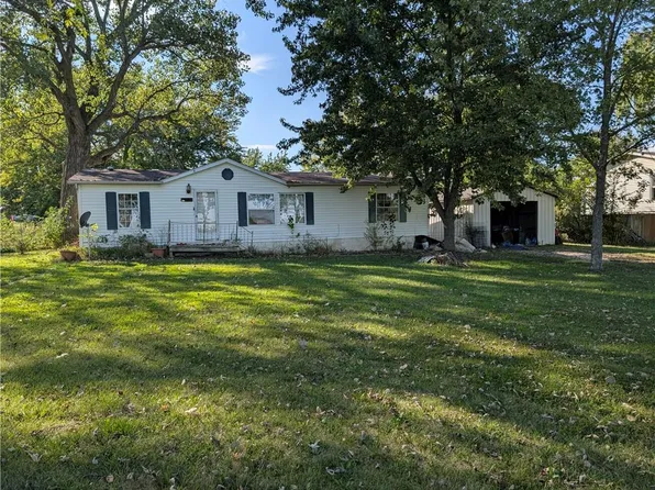 512 N Wall St, Leeton, MO 64761