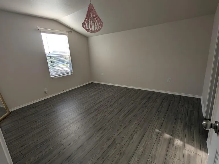 455 Manchester St — Photo 4
