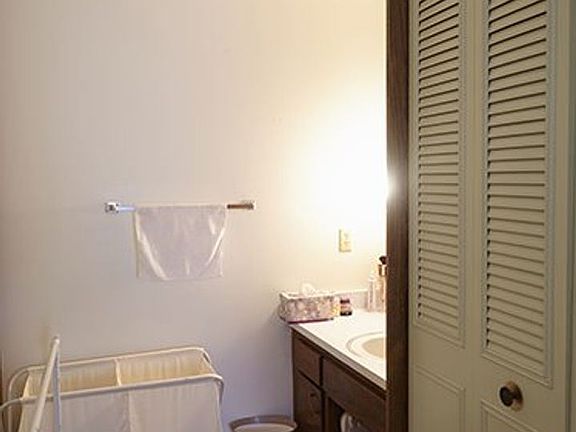 2nd image of 1420 N Wisconsin St #101