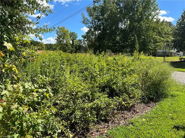 5083 Donna Marie Ct #20, Walkertown, NC 27051