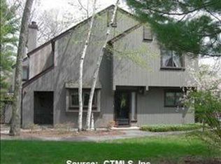 10 Walnut Ln, Avon, CT 06001