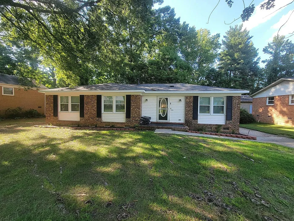 3208 Shallowford Dr