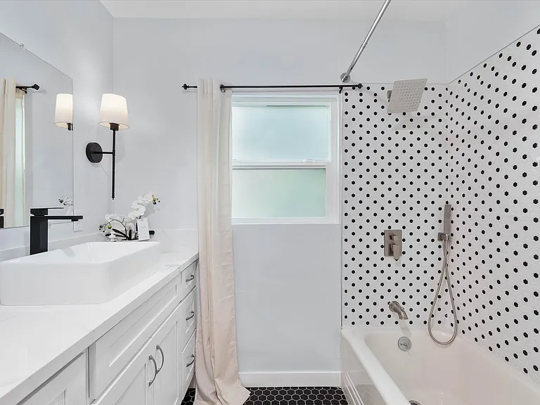 320 Laurel Ave — Photo 5