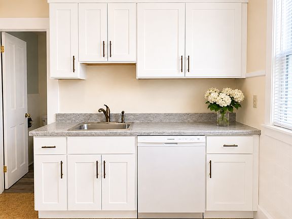 4th image of 62 Dean St #4