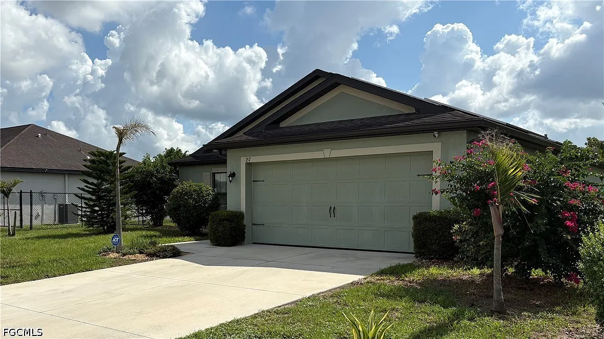 3 bed, 2.0 bath, 1540 sqft, $2,000 — Photo 2