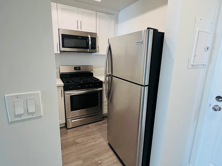 11738 Mayfield Ave #104 — Photo 13