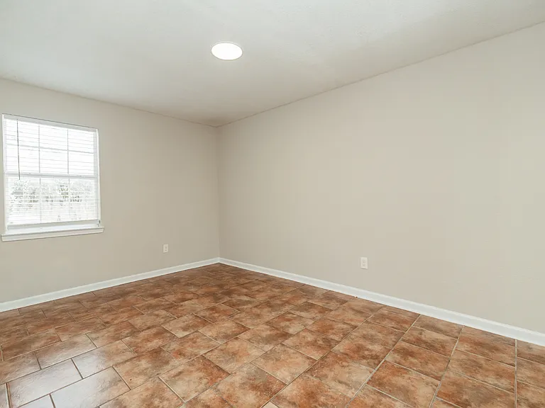 719 S Berthe Ave #17 — Photo 8
