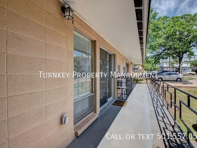 4700 Lynn Ln #D — Photo 10