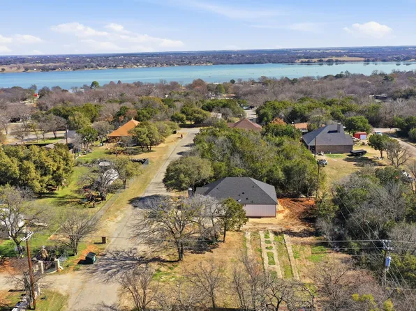 2721 Sycamore Ct, Granbury, TX 76048