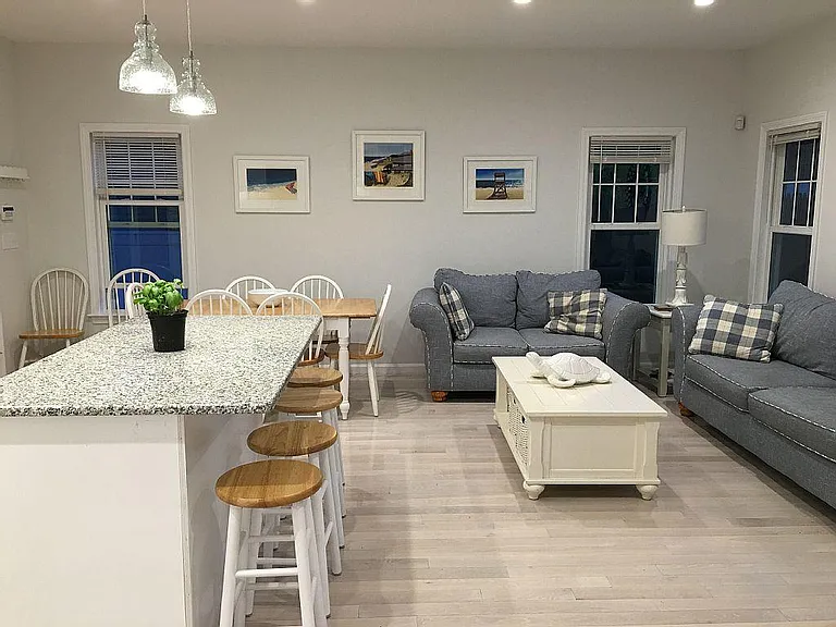 27 Circuit Ave — Photo 4