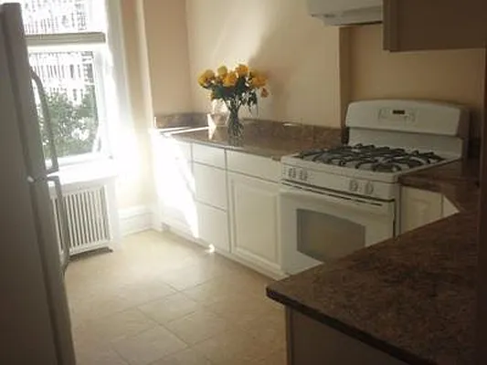 Sold by New York Private Realty Group | media 12