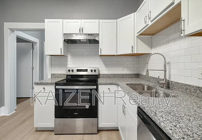 156 N Tucker St — Photo 8