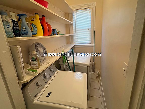 3rd image of 123 Hillside St #1
