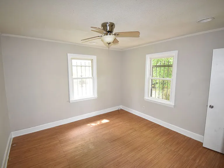 1527 McArthur Rd — Photo 9