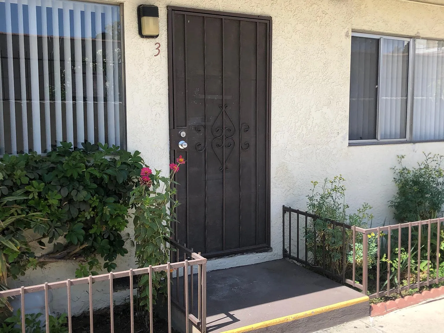 1738 Locust Ave — Photo 4