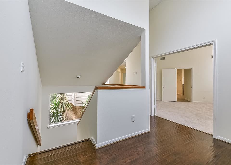 1st image of 2527 Potomac Dr Unit C
