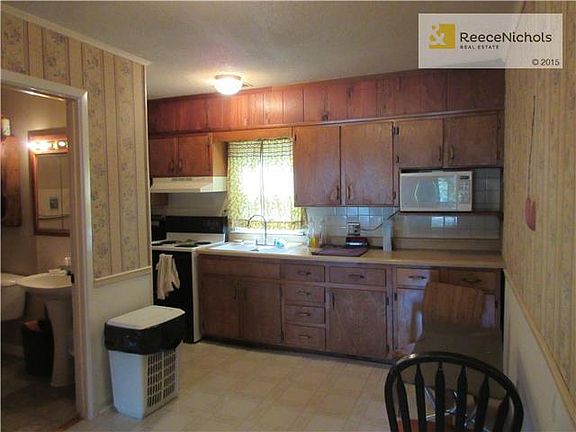 Kitchen has an eating area