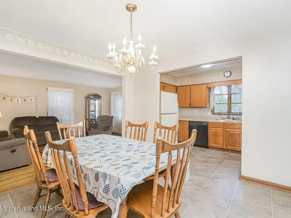 35 Shawnee Street image 9 of 24