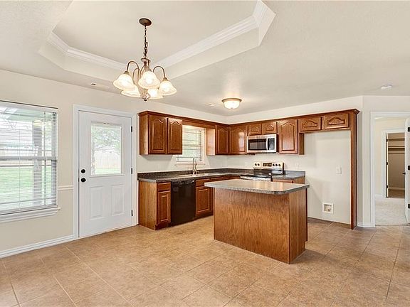3rd image of 180 Hearthstone Cir