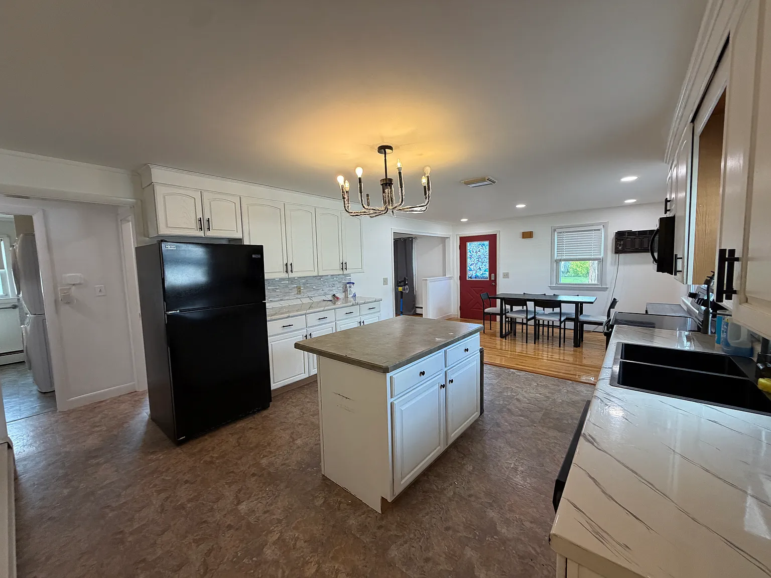 3 bed, 1120 sqft, $3,500 — Photo 3