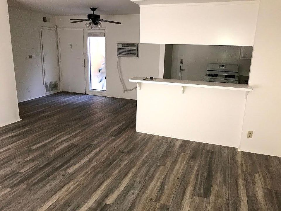 Living Room/Kitchen