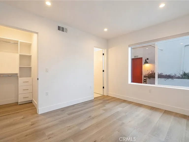 21721 Hart St — Photo 16