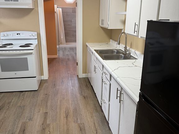 4th image of 1404 N Lincoln St #2U