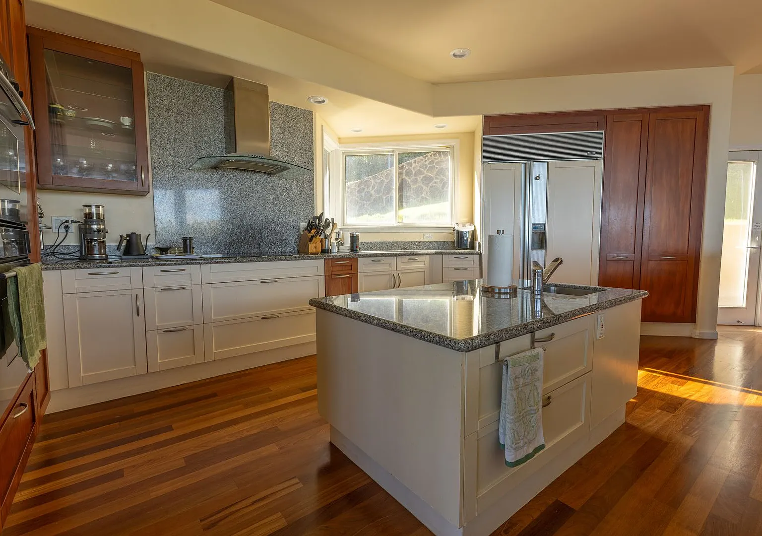 Furnished ina Haina Ridge Home with Panoramic Ocean Views — Photo 3