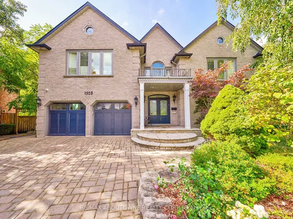 1328 King Henry Ct, Oakville, ON L6M 2Y6