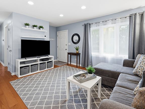 3rd image of 1687 S Green Meadows Blvd