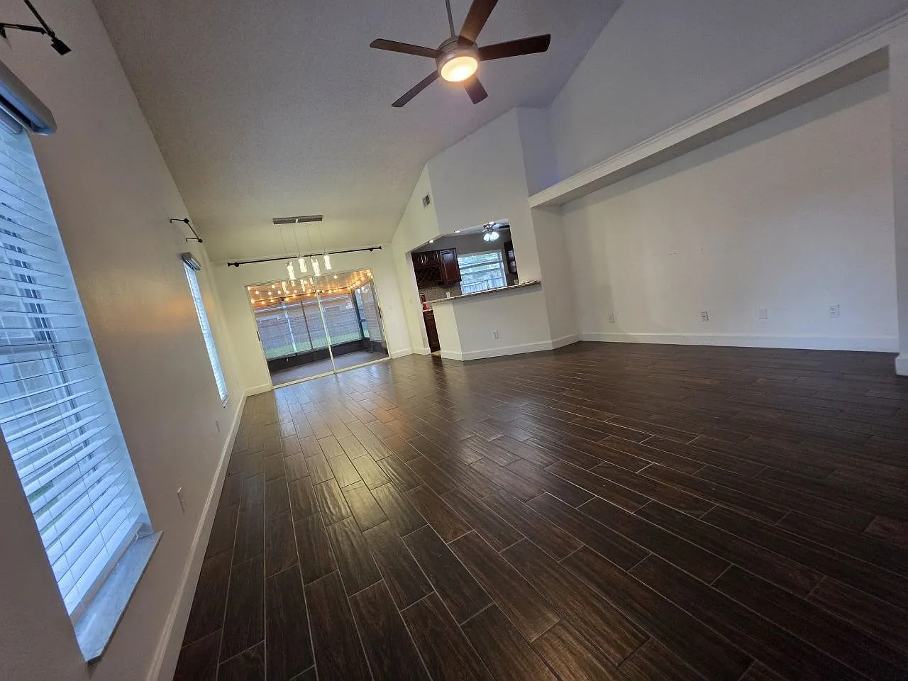 3 bed, 1398 sqft, $2,550 — Photo 3
