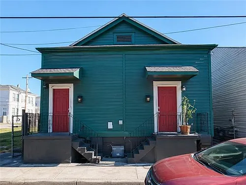 1306 Simon Bolivar Ave #1/2 Photo 1