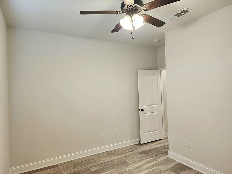 931 Gibson Ct — Photo 32