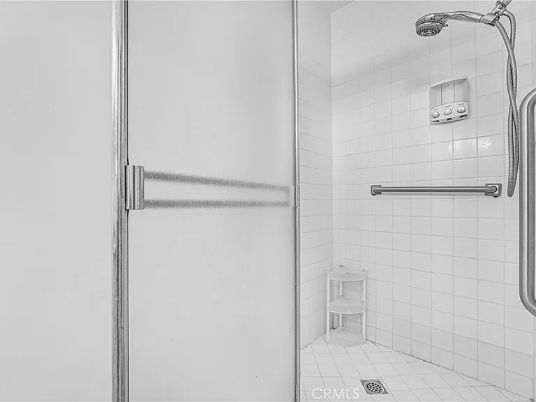 22450 Collins St — Photo 40