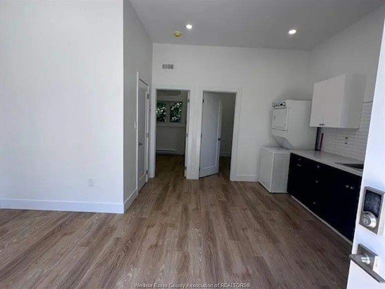 1227 Curry Ave — Photo 4