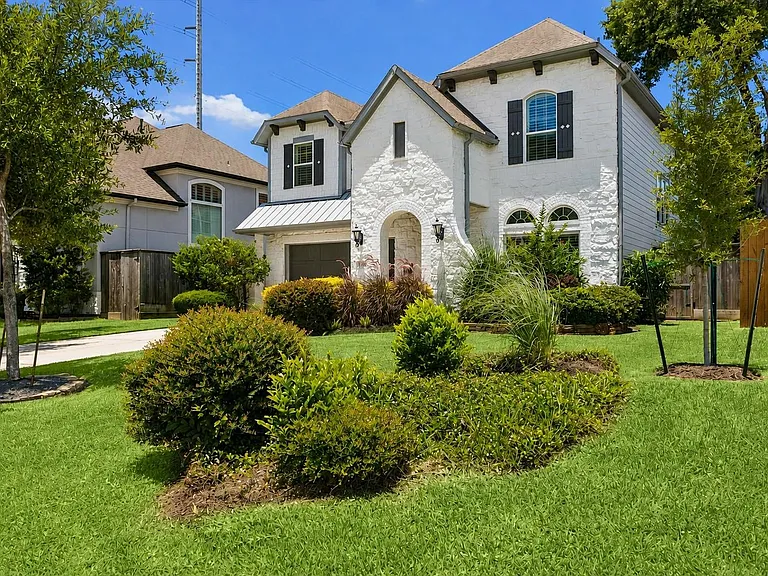 1360 Chippendale Rd — Photo 3