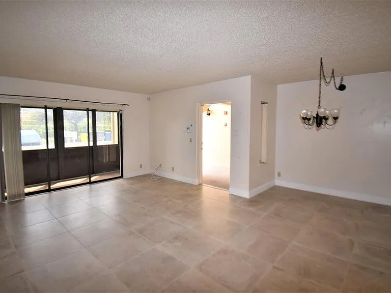 2173 White Pine Cir #C — Photo 4