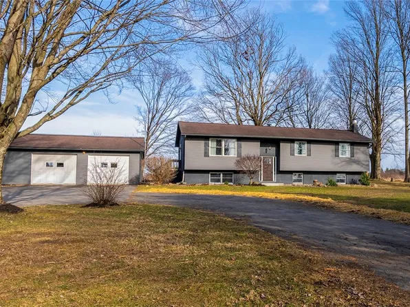 25 Maple Rd W, Greenville, PA 16125