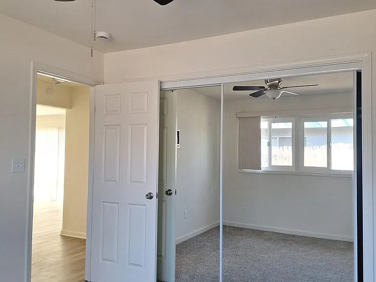 4866 Clairemont Dr — Photo 7