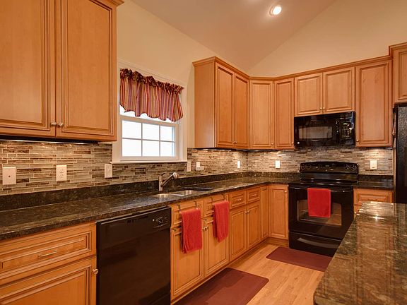 5th image of 230 Berwick Dr