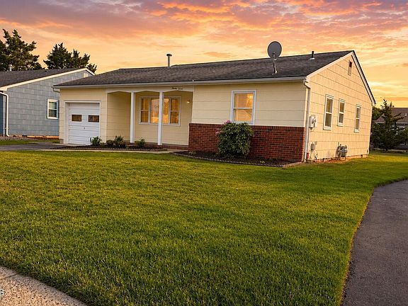 2nd image of 27 Norfolk Drive