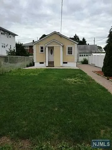 204 Martha Ave photo 1