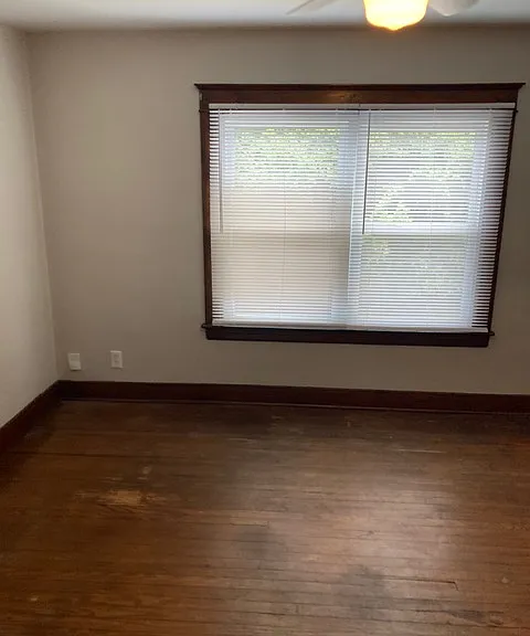 2124 Crittenden Dr — Photo 6