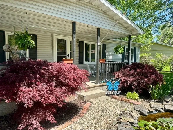 217 E Power St, Blue Mound, IL 62513