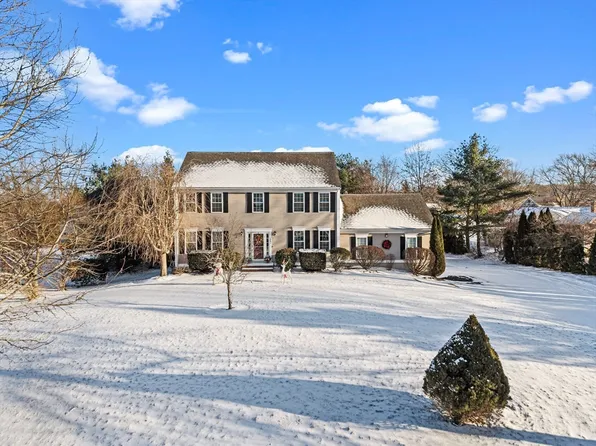 2081 Manomet Ave, Dighton, MA 02715