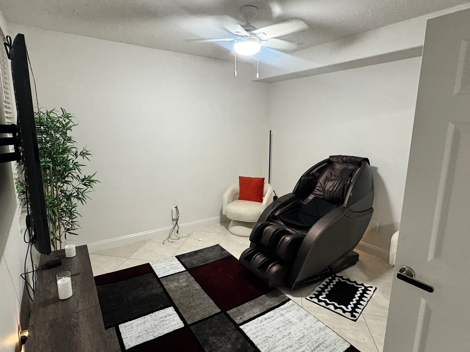 3 bed, 1400 sqft, $5,995 — Photo 3