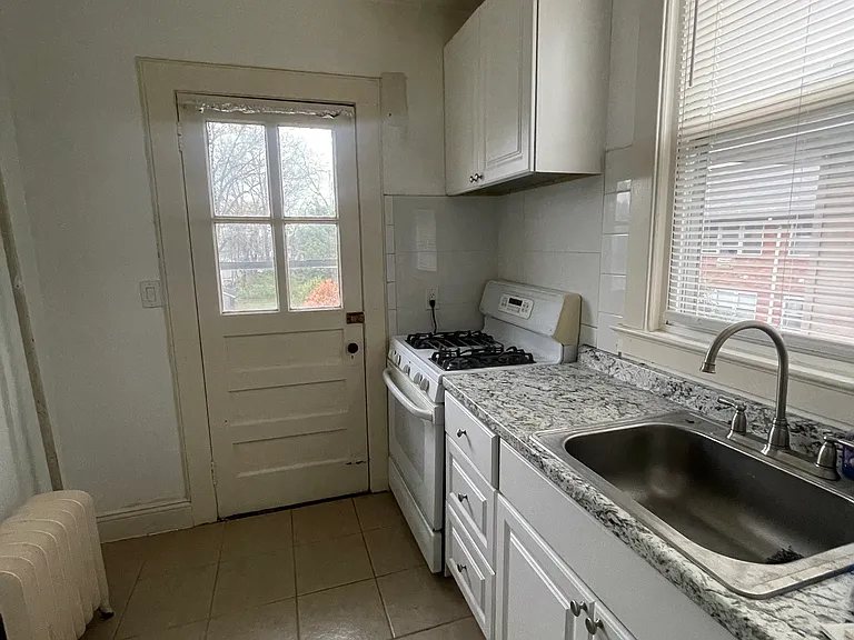 642 Jefferson Ave #2 — Photo 8