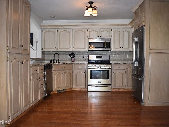 2nd image of 1428 Grand Ave